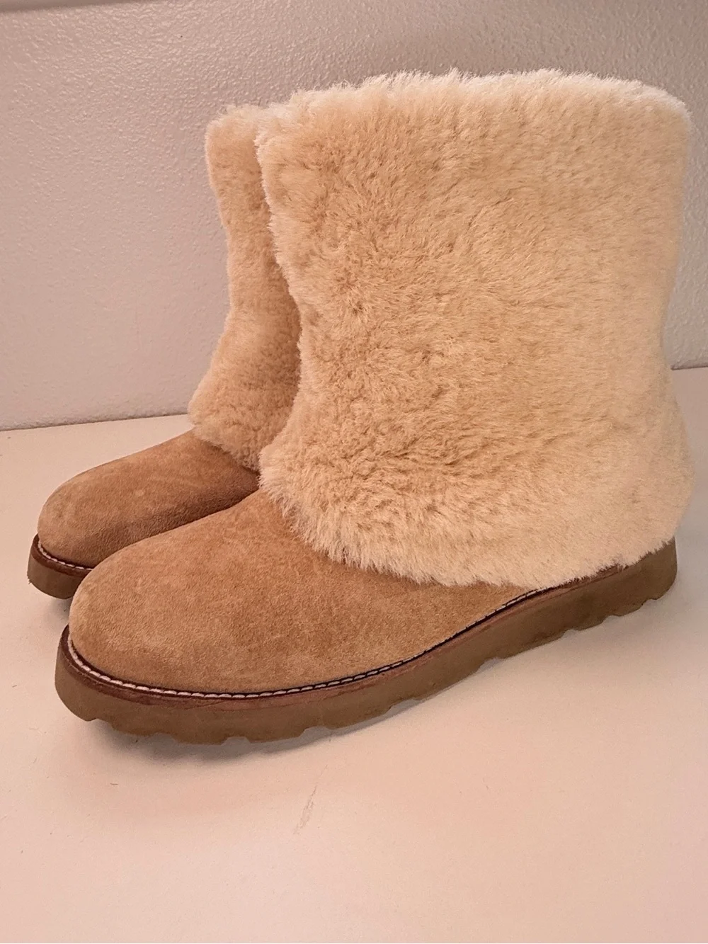 UGG Australia Maylin Sheepskin Cuff Boots Chestnut Suede Fur Winter Boots Size 8